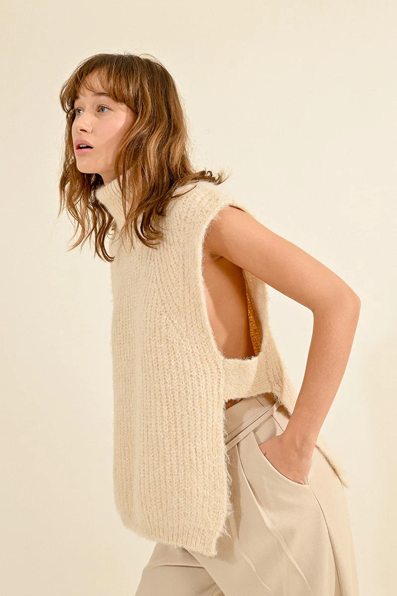 Cream sleeveless sweater hotsell